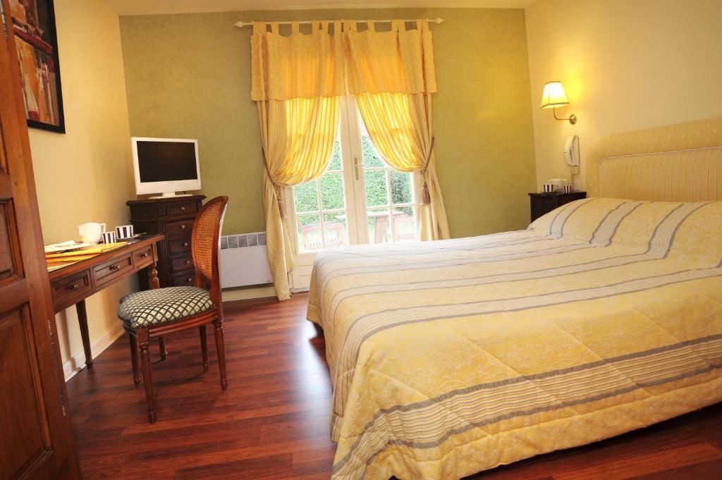 Demeure De Flore Lacabarede Room photo
